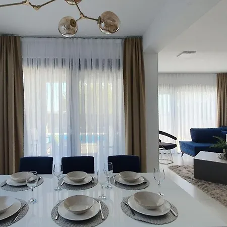Ferienhaus Fur 10 Personen In Sibenik, Dalmatien Norddalmatien - B61543 شيبينيك